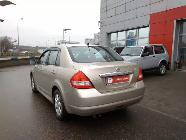 Nissan Tiida 2011