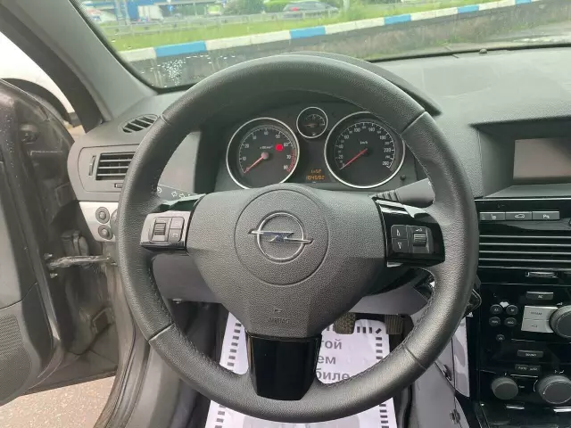 Opel Astra 2012