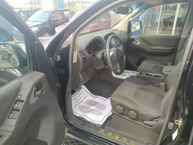 Nissan Pathfinder 2011