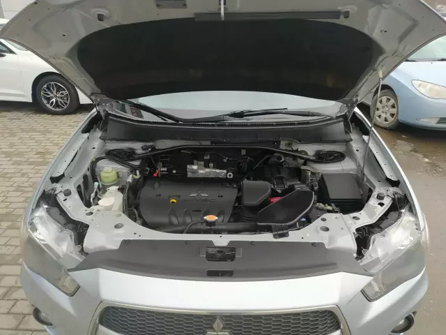 Mitsubishi Outlander 2010