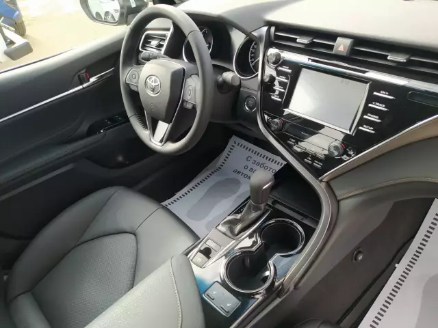 Toyota Camry 2019