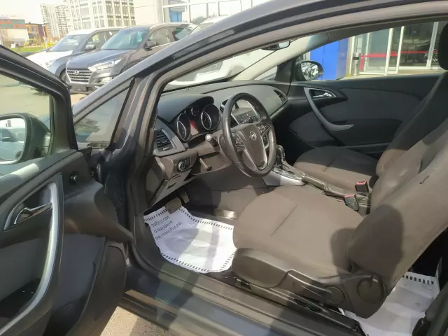 Opel Astra 2012