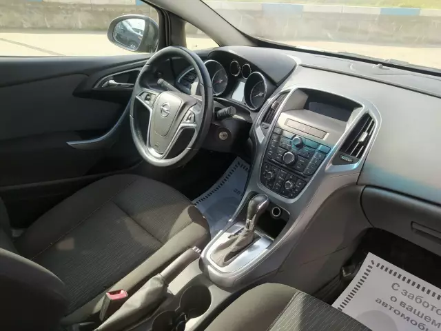 Opel Astra 2012