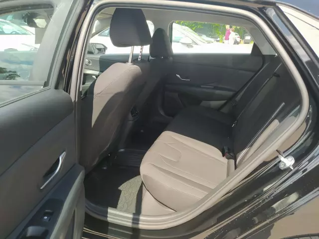 Hyundai Elantra 2021