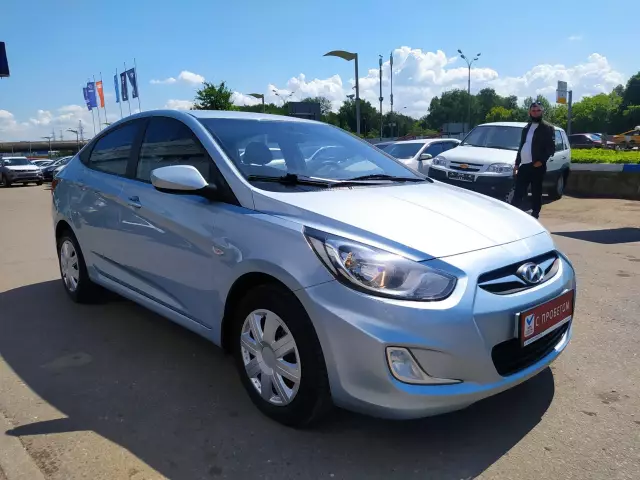 Hyundai Solaris 2012