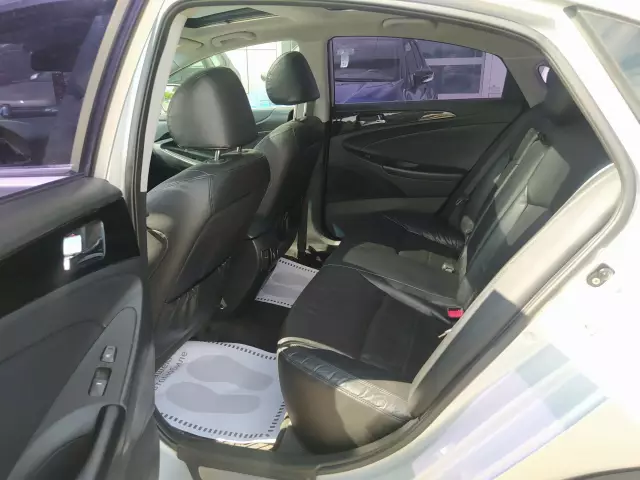 Hyundai Sonata 2010
