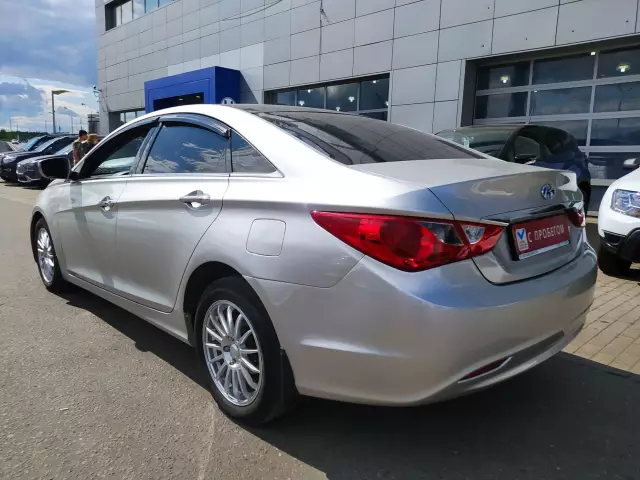 Hyundai Sonata 2010