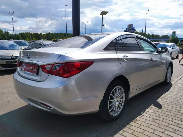 Hyundai Sonata 2010
