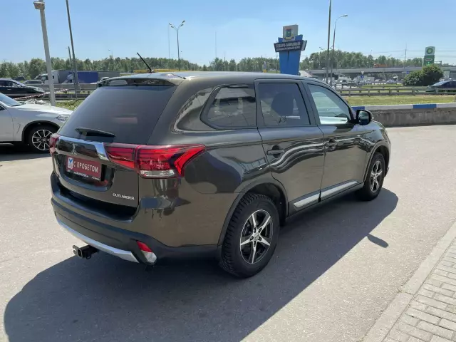 Mitsubishi Outlander 2016