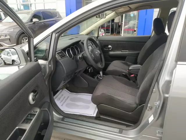 Nissan Tiida 2010