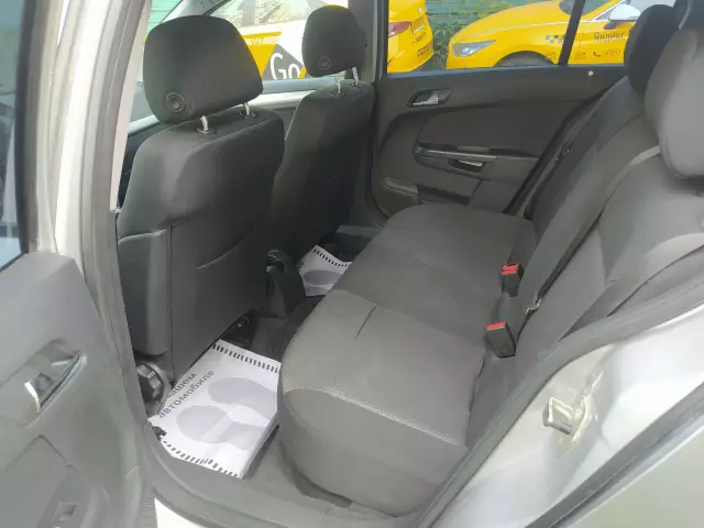 Opel Astra 2010