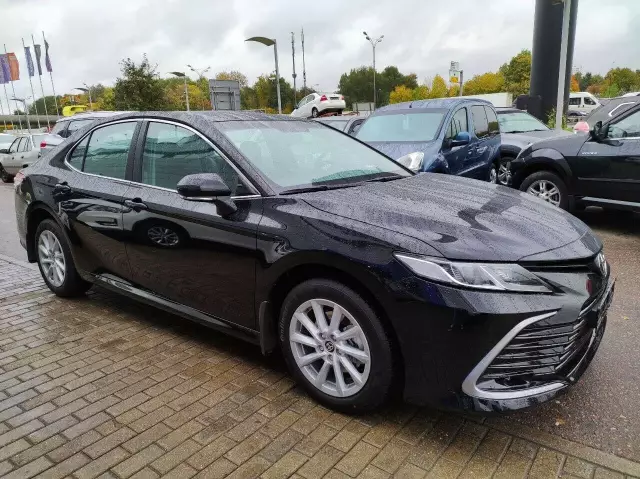 Toyota Camry 2021
