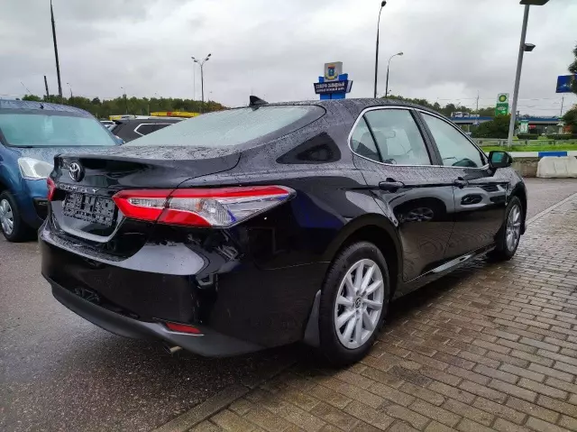 Toyota Camry 2021