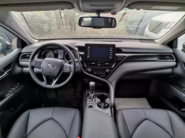 Toyota Camry 2021