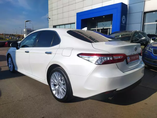 Toyota Camry 2019
