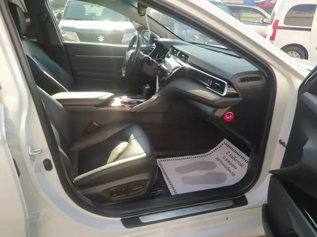 Toyota Camry 2019