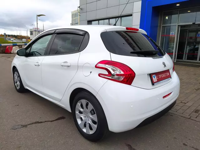 Peugeot 208 2013
