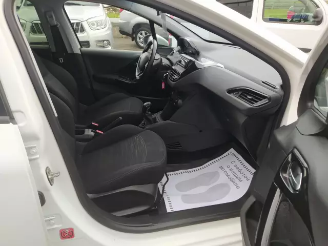 Peugeot 208 2013