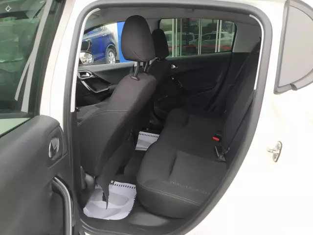 Peugeot 208 2013