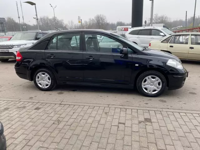 Nissan Tiida 2011