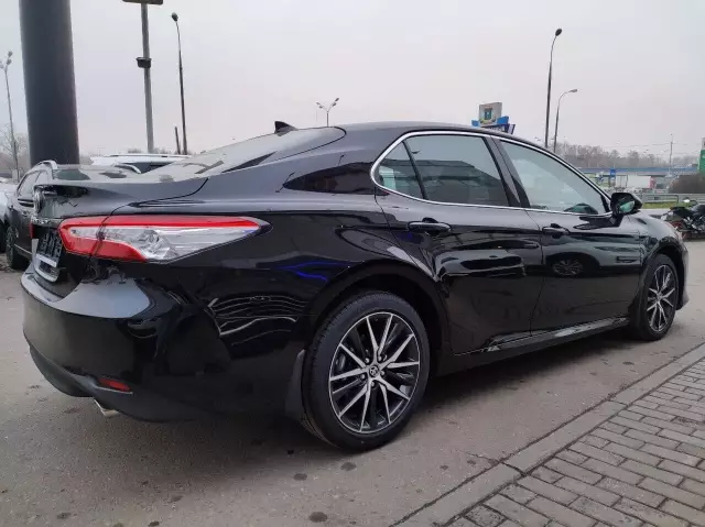 Toyota Camry 2021