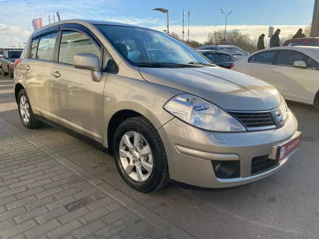 Nissan Tiida 2010