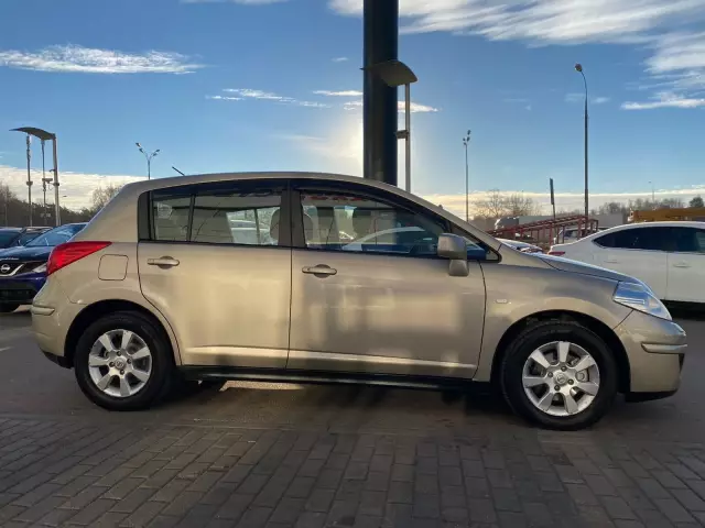 Nissan Tiida 2010