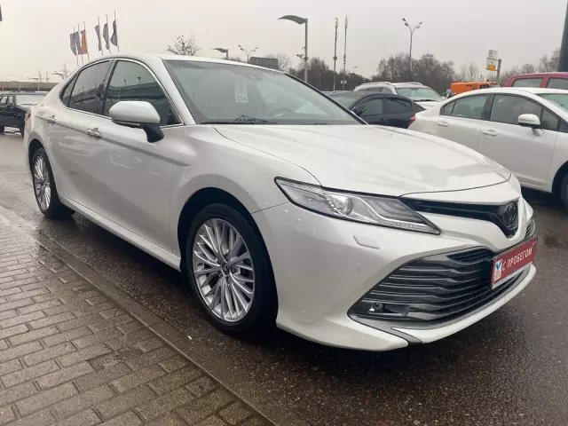 Toyota Camry 2019