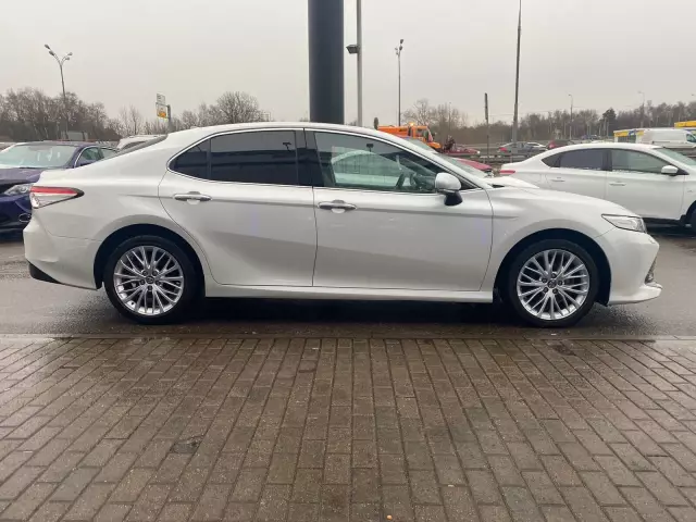 Toyota Camry 2019
