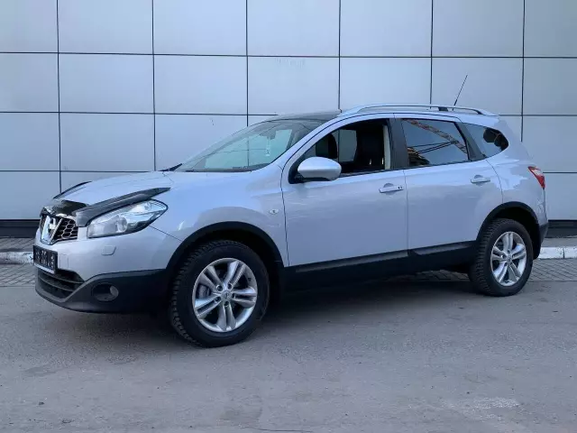 Nissan Qashqai+2 2010