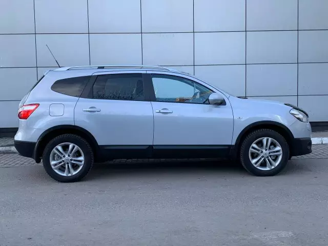 Nissan Qashqai+2 2010