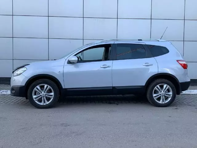 Nissan Qashqai+2 2010