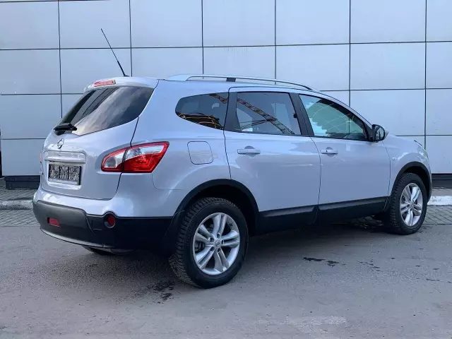 Nissan Qashqai+2 2010