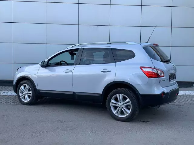 Nissan Qashqai+2 2010