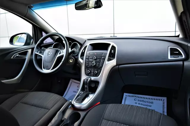 Opel Astra 2011