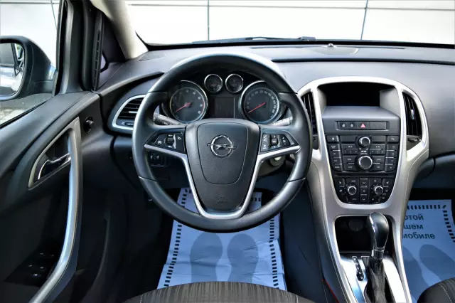 Opel Astra 2011