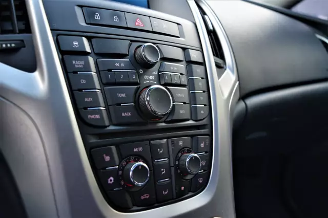 Opel Astra 2011