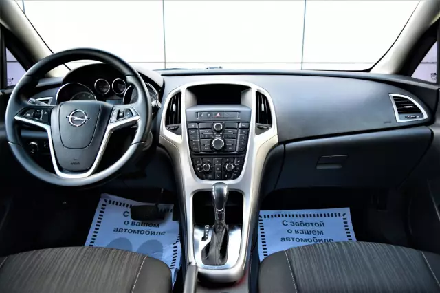 Opel Astra 2011