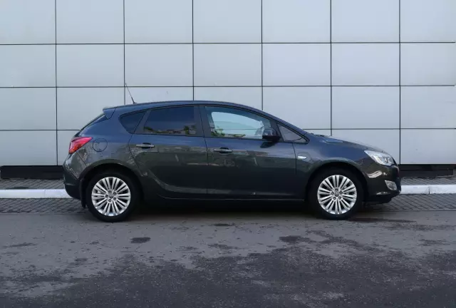Opel Astra 2011