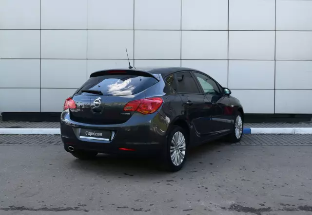 Opel Astra 2011