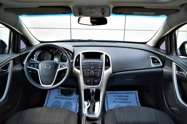 Opel Astra 2011