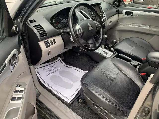 Mitsubishi Pajero Sport 2013