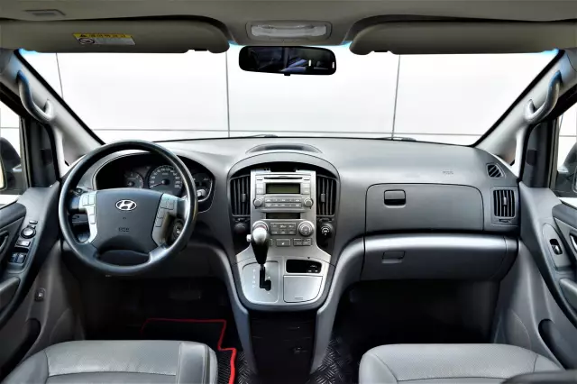 Hyundai Grand Starex 2012