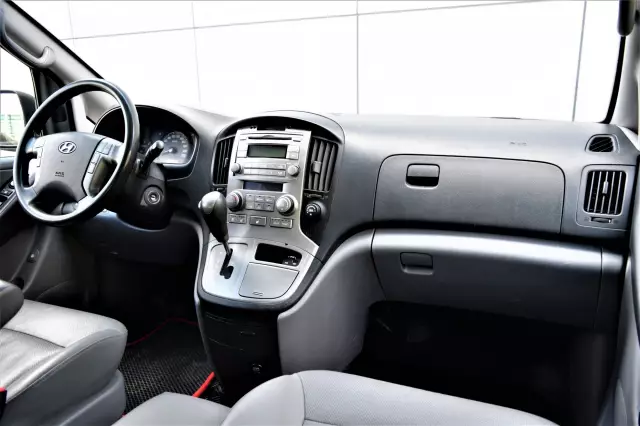 Hyundai Grand Starex 2012
