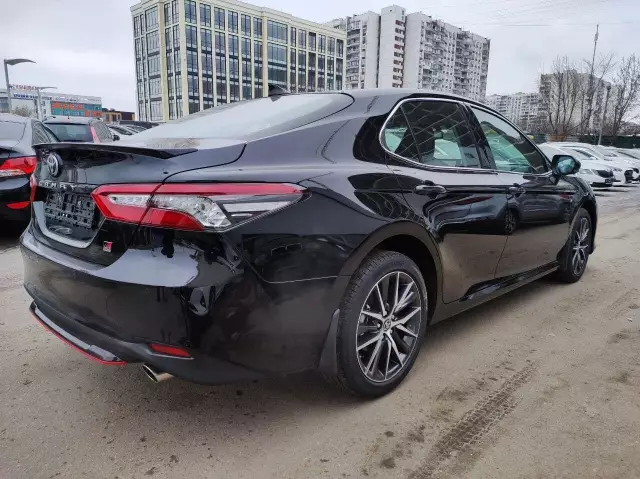 Toyota Camry 2021