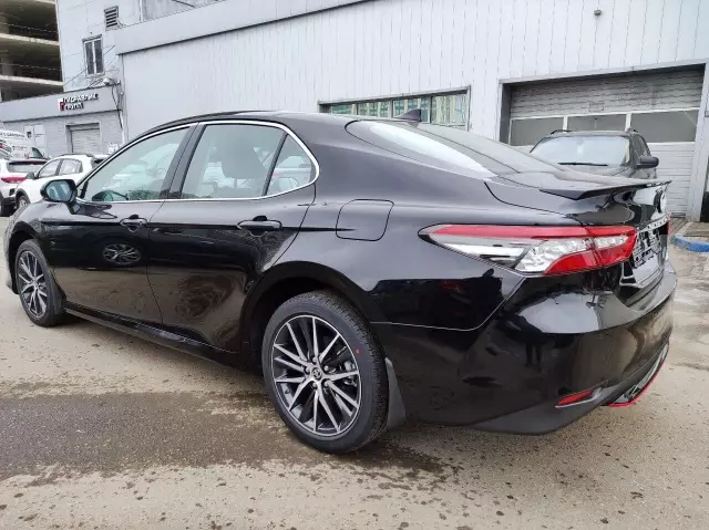 Toyota Camry 2021