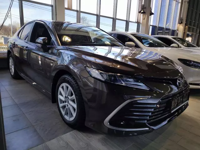 Toyota Camry 2021