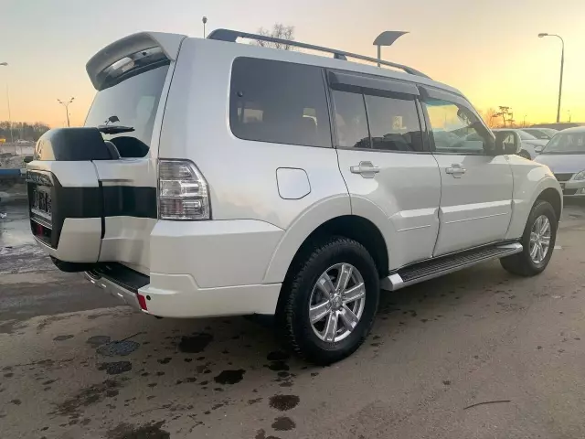 Mitsubishi Pajero 2015