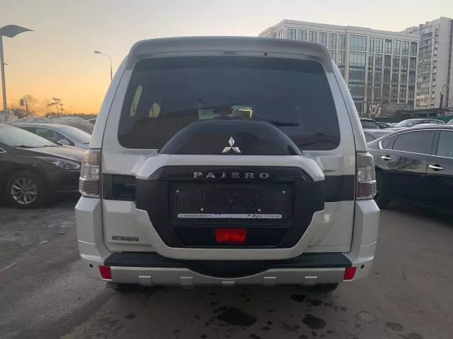 Mitsubishi Pajero 2015