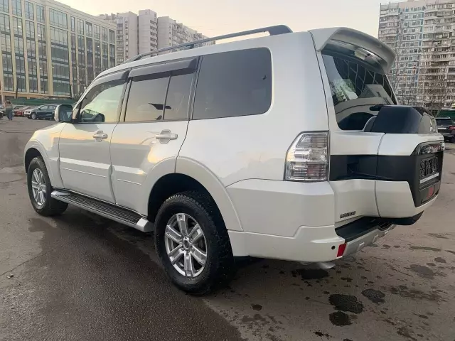 Mitsubishi Pajero 2015